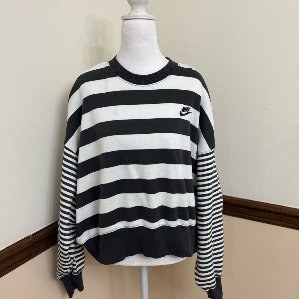 Nike black & white striped crewneck sweatshirt